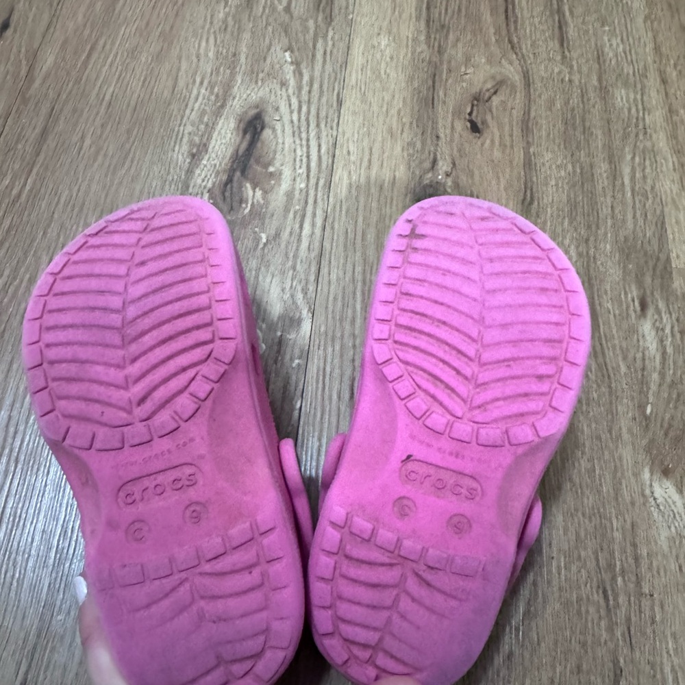 Kids Pink crocs with jiblets - Picture 3 of 3
